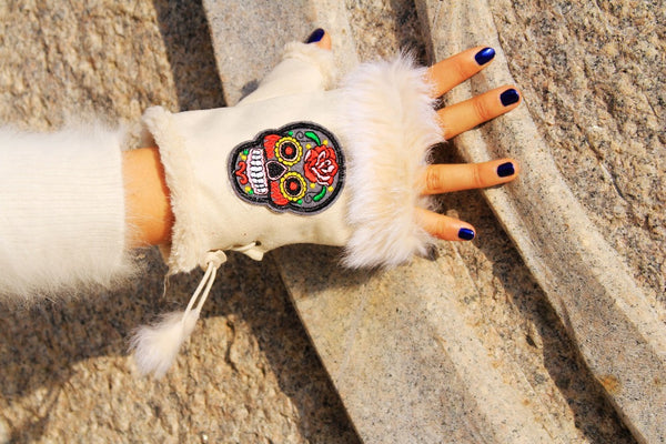 Sugar Skull Beige Fingerless Fur Trim Gloves